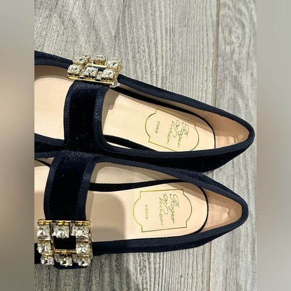 Roger Vivier Très Vivier Strass Crystal-embellished Velvet MaryJane Ballet Flats - Picture 12 of 14